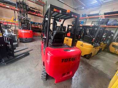 Used 2024 BIG JOE LPE-50_80V Forklift – Lithium Electric Pneumatic, 5000 lb Capacity, 87.5” Mast, 85 Hours – $39200.00 – Hawaii, Waipahu - Thumbnail 2