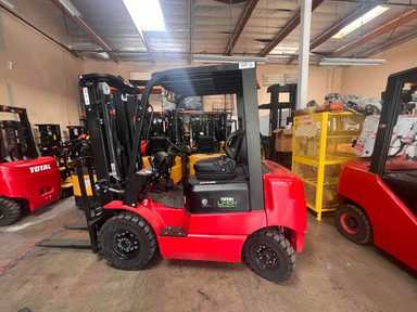 Used 2024 BIG JOE LPE-50_80V Forklift – Lithium Electric Pneumatic, 5000 lb Capacity, 87.5” Mast, 85 Hours – $39200.00 – Hawaii, Waipahu - Thumbnail 1