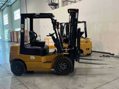 Used 2023 BIG JOE LPE-50_80V Forklift – Lithium Electric Pneumatic, 5000 lb Capacity, 90” Mast, 1294 Hours – $24500.00 – Anaheim - Thumbnail 2