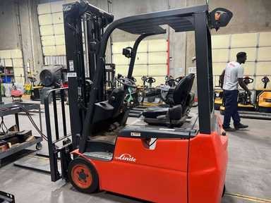 New 2022 LINDE E18_346-20 Forklift – Electric Sit Down 3 Wheel, 3500 lb Capacity, 91” Mast, 2 Hours – $39500.00 – Phoenix - Thumbnail 2