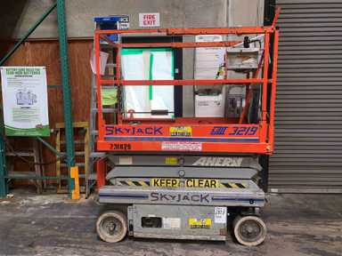 Used 2000 SKYJACK SJ-III-3219 Forklift – Scissor Lift, 500 lb Capacity, 84” Mast, 6048 Hours – $4800.00 – Hawaii, Waipahu - Thumbnail 2
