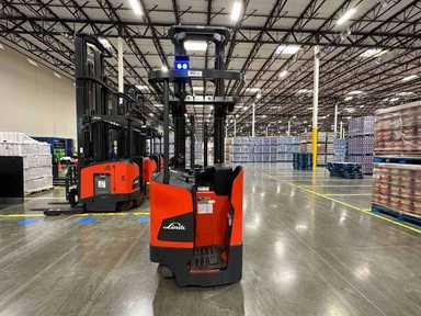 Used 2023 LINDE R15SXD_5195 Forklift – Stand Up Double Reach, 3000 lb Capacity, 139” Mast, 1218 Hours – $62500.00 – Phoenix - Thumbnail 2