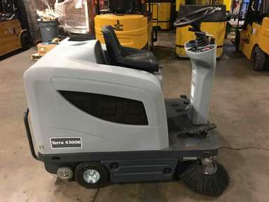 Used 2018 NILFISK ADVANCE 4300B Forklift – Scrub-Utility, 500 lb Capacity, 48” Mast, 251 Hours – $12985.00 – Anaheim - Thumbnail 3