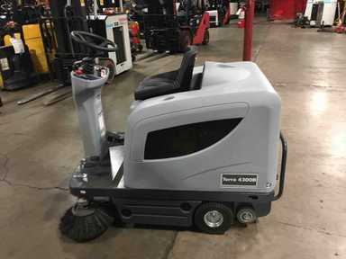 Used 2018 NILFISK ADVANCE 4300B Forklift – Scrub-Utility, 500 lb Capacity, 48” Mast, 251 Hours – $12985.00 – Anaheim - Thumbnail 1
