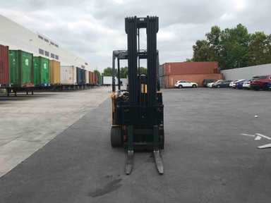 Used 2019 DREXEL SLT30AC Forklift – VNA, 3000 lb Capacity, 107” Mast, 8706 Hours – $59500.00 – Anaheim - Thumbnail 4
