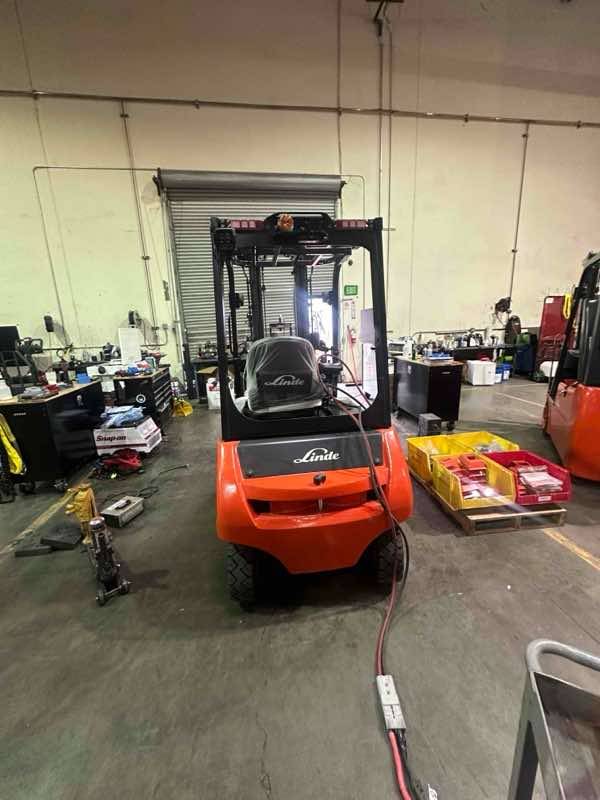 LINDE E204WP_346-20 Electric Sit Down 4 Wheel forklift, 4000 capacity, 209 lift height. Serial A1Y346M00841, Year 2023.