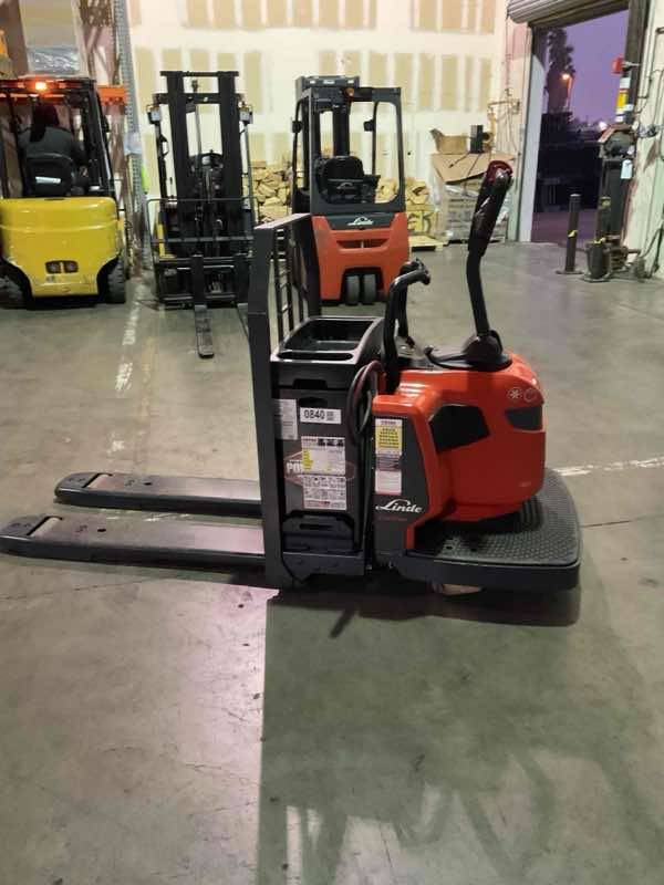 LINDE EWR30_1101-02-27X48-PS Rider Jack forklift, 6000 capacity, 7.75 lift height. Serial FRZ-A11101L00526, Year 2022.