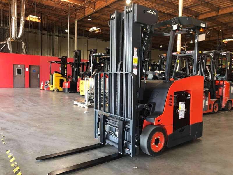 LINDE E20S_1346-20 Electric Stand Up Counterbalance forklift, 4000 capacity, 258 lift height. Serial A11346L00126, Year 2022.