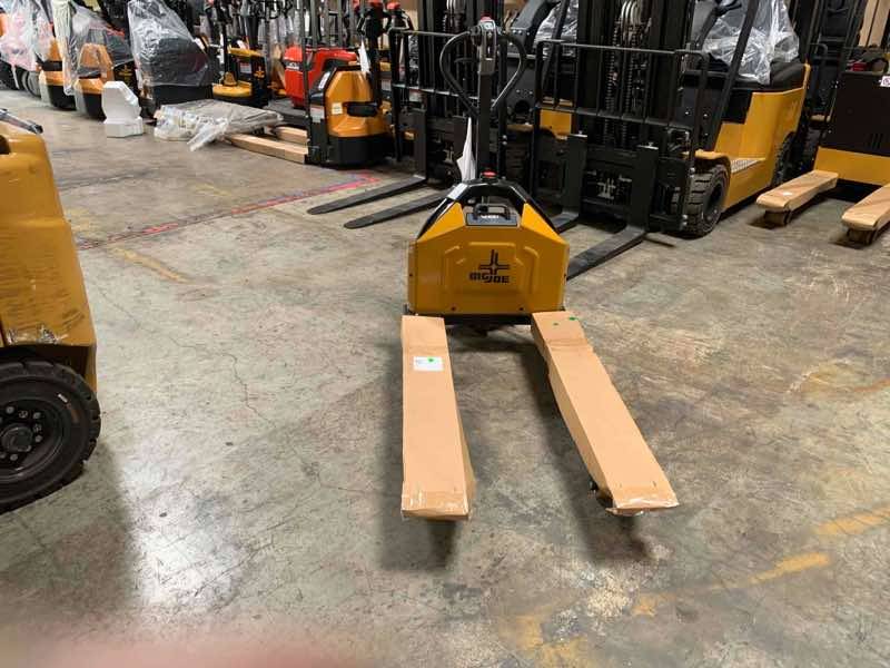 BIG JOE LPT-26 27X48 Electric Pallet Jack (Lithium) forklift, 2500 capacity, 7.75 lift height. Serial 7311102810, Year 2022.