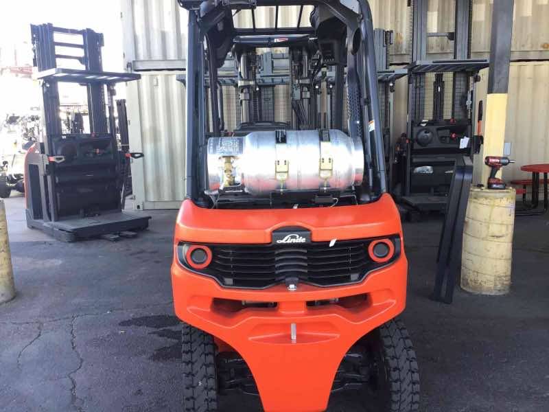 LINDE H30T_1202 LPG Pneumatic forklift, 6000 capacity, 196 lift height. Serial H21202Y05638, Year 2022.