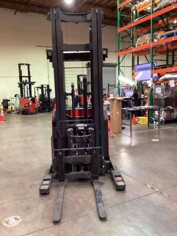 LINDE R15SXD_5195 Stand Up Double Reach forklift, 3000 capacity, 270 lift height. Serial C25195Y00339, Year 2022.