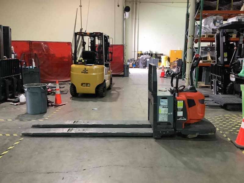 LINDE EWR30_1101-02-27X96-PS Double Rider Jack forklift, 6000 capacity, 7.75 lift height. Serial A11101Y00242, Year 2021.