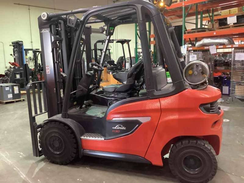 LINDE H30T_1202 LPG Pneumatic forklift, 6000 capacity, 196 lift height. Serial H21202Y07567, Year 2022.