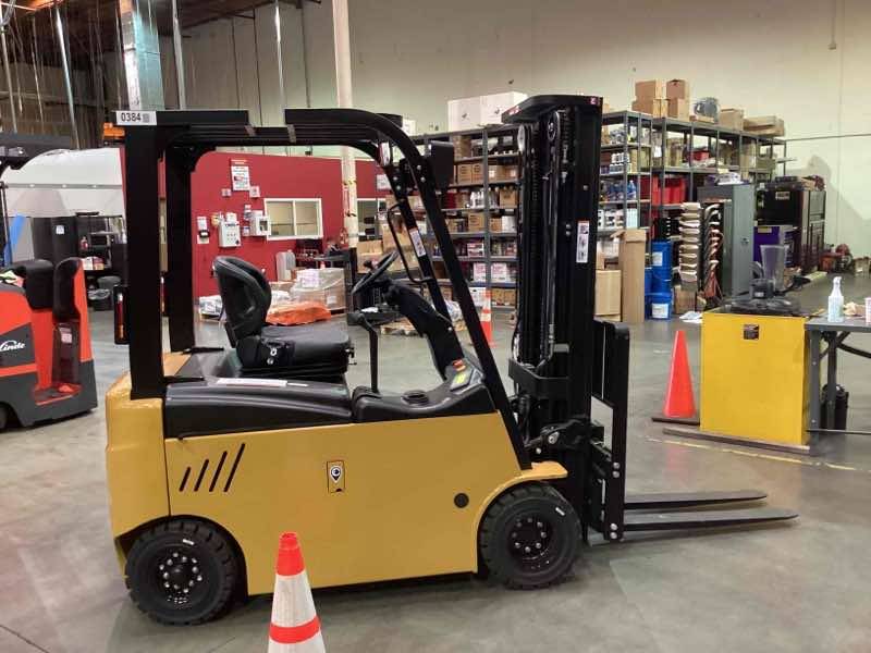 BIG JOE LXE-45 Electric Sit Down 4 Wheel forklift, 4500 capacity, 189 lift height. Serial 2311300384, Year 2022.