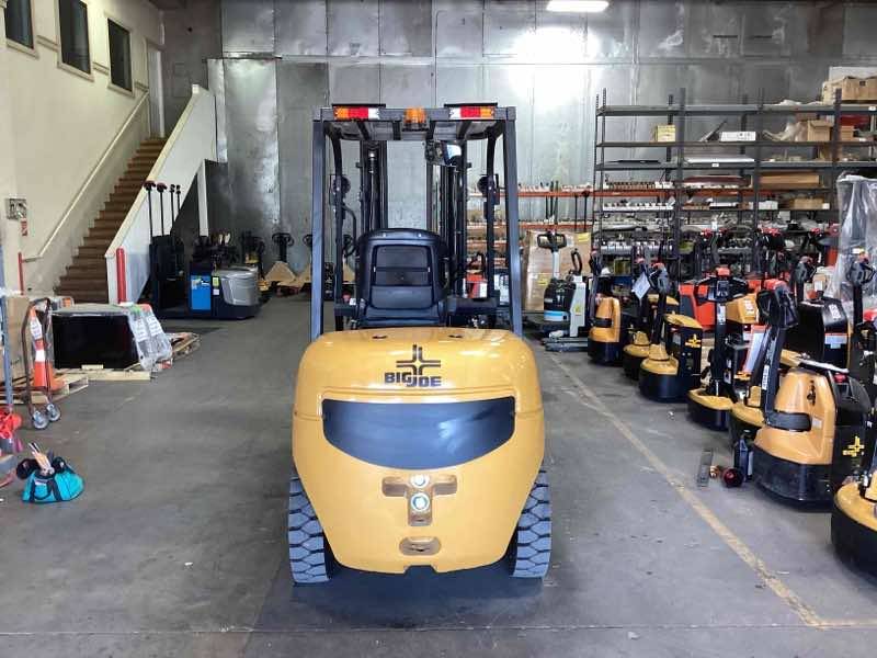 BIG JOE LPE-60_80V Lithium Electric Pneumatic forklift, 6000 capacity, 197 lift height. Serial 131110361, Year 2023.