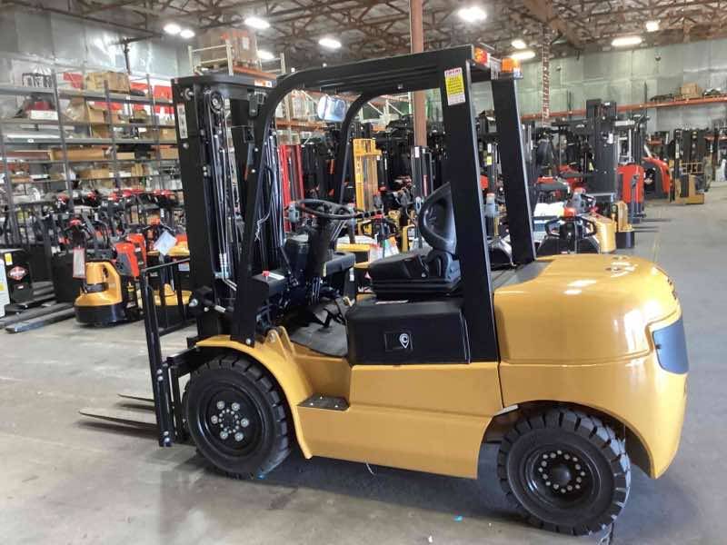 BIG JOE LPE-60_80V Lithium Electric Pneumatic forklift, 6000 capacity, 189 lift height. Serial 131110239, Year 2022.