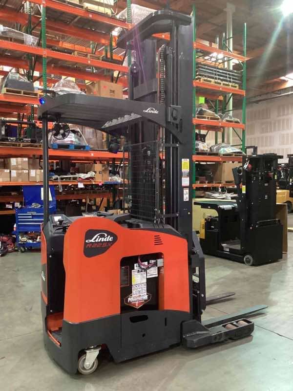 LINDE R22SX_5195 Stand Up Reach forklift, 4500 capacity, 300 lift height. Serial C25195Y00052, Year 2022.