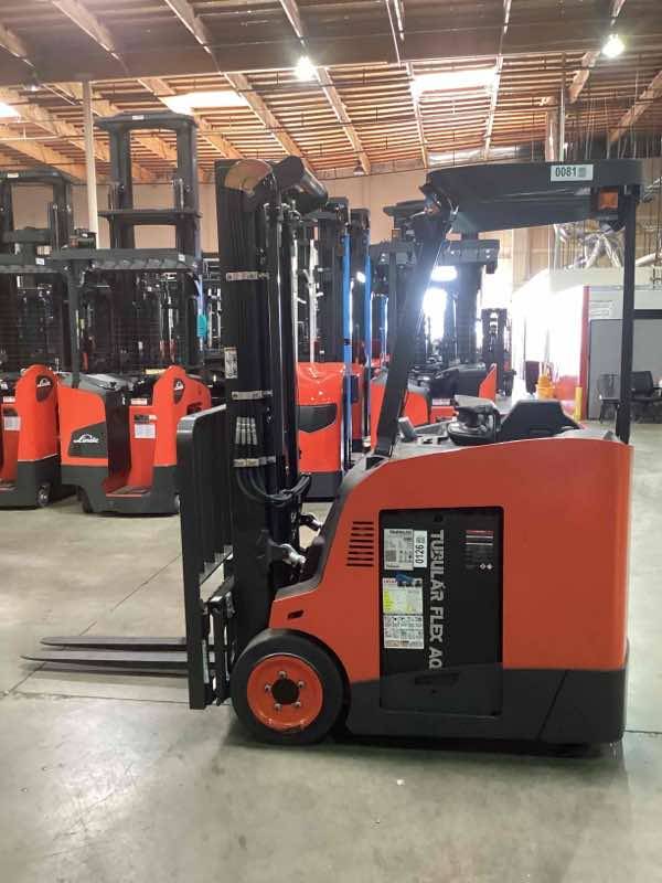 LINDE E18S_1346-20 Electric Stand Up Counterbalance forklift, 3500 capacity, 207 lift height. Serial A11346L00081, Year 2022.