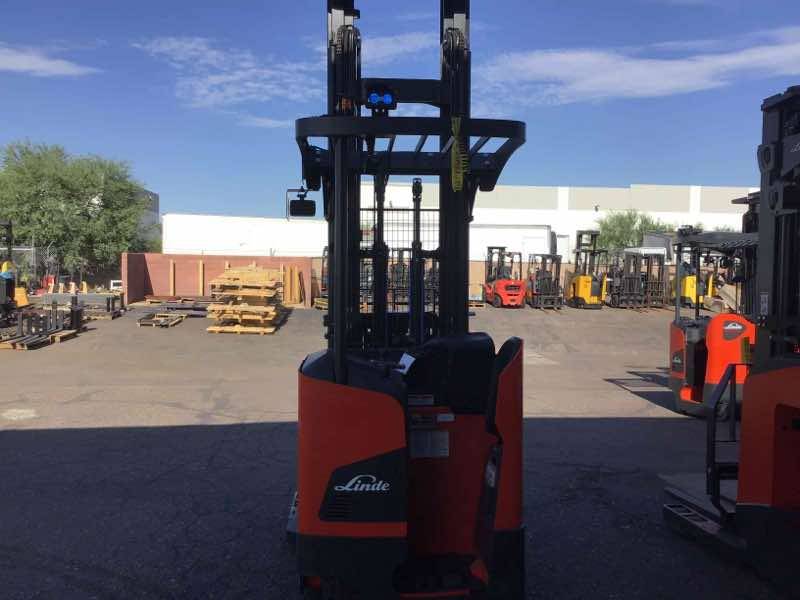 LINDE R22SX_5195 Stand Up Reach forklift, 4500 capacity, 318 lift height. Serial C25195Y00059, Year 2021.