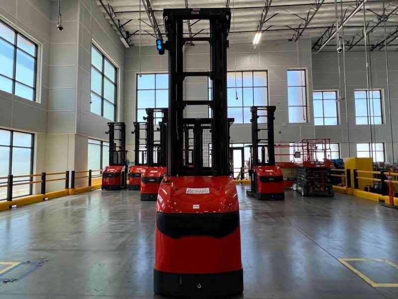 LINDE V15P_1355-WG Electric Order Picker forklift, 3000 capacity, 350 lift height. Serial A11355Y00098, Year 2021.