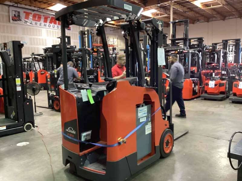 LINDE E18S_1346-20 Electric Stand Up Counterbalance forklift, 3500 capacity, 196 lift height. Serial A11346L00116, Year 2022.