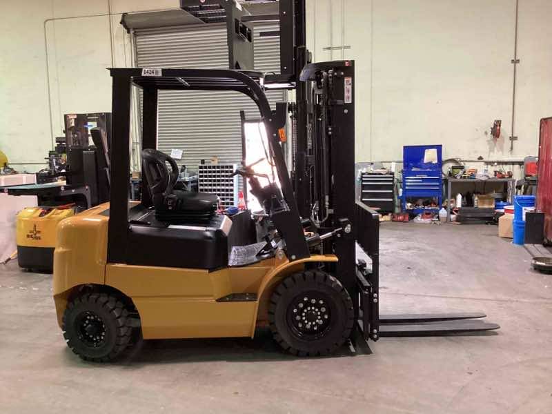BIG JOE LPE-50_80V Lithium Electric Pneumatic forklift, 5000 capacity, 189 lift height. Serial 2311200424, Year 2023.