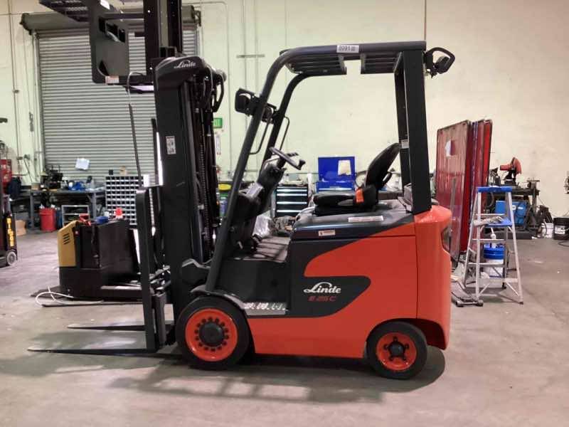 LINDE E25C_1347 Electric Sit Down 4 Wheel forklift, 5000 capacity, 192 lift height. Serial A11347L00091, Year 2022.