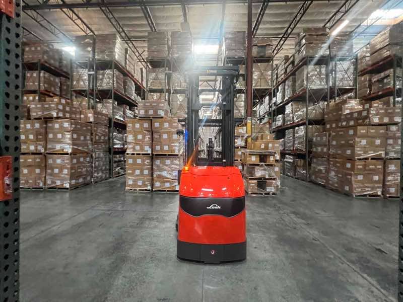 LINDE V15P_5215-WG Electric Order Picker forklift, 3000 capacity, 295 lift height. Serial C25215L00037, Year 2022.