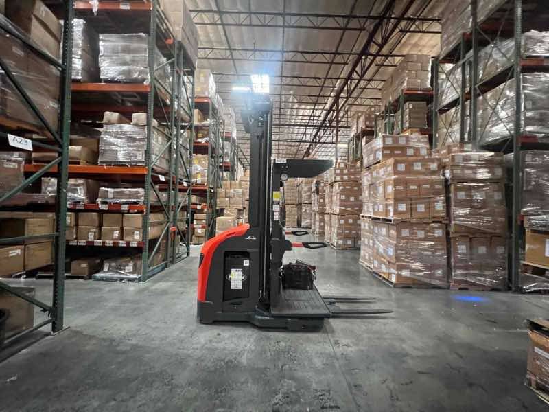 LINDE V15P_5215-WG Electric Order Picker forklift, 3000 capacity, 295 lift height. Serial C25215L00037, Year 2022.
