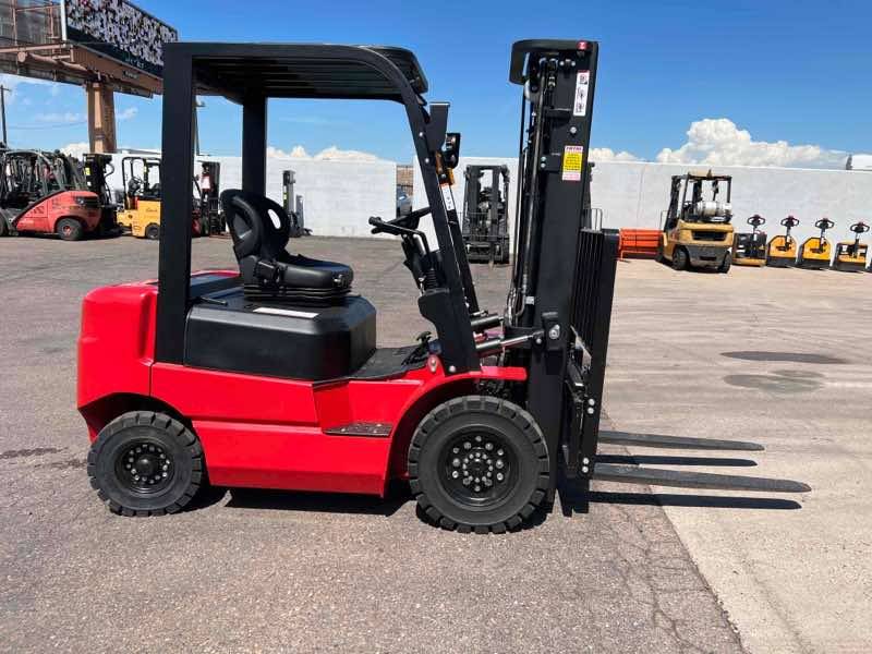 BIG JOE LPE-50_80V Lithium Electric Pneumatic forklift, 5000 capacity, 189 lift height. Serial 2311700300, Year 2022.