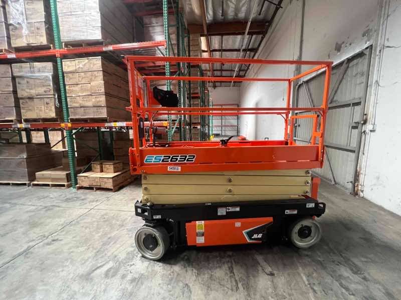 JLG ES2632 Scissor Lift forklift, 800 capacity, 306 lift height. Serial M200065458, Year 2022.