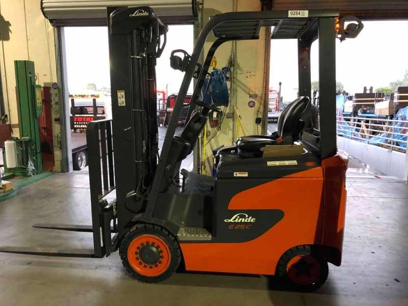 LINDE E25C_1347 Electric Sit Down 4 Wheel forklift, 5000 capacity, 204 lift height. Serial A11347L00284, Year 2022.