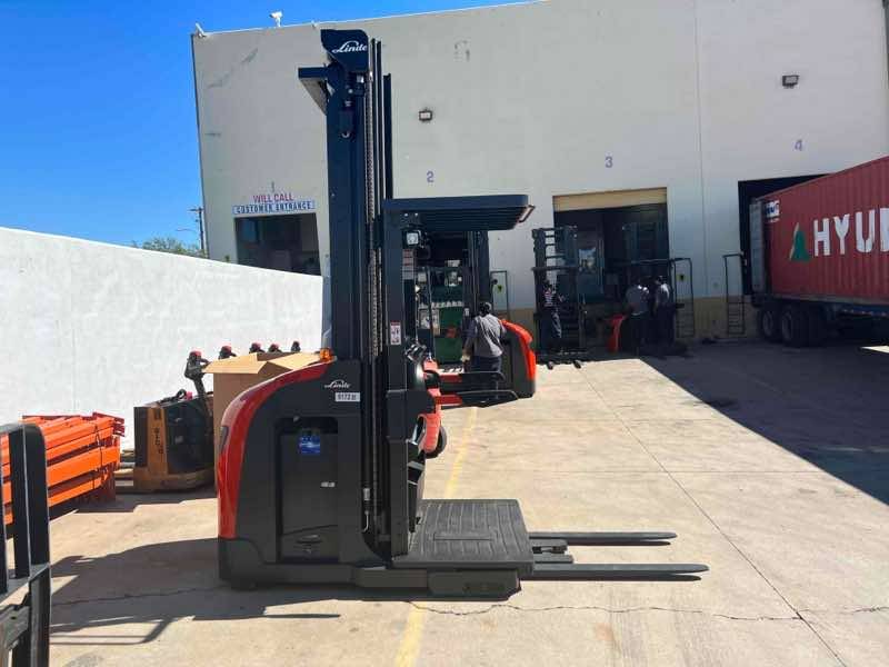LINDE V15P_5215 Electric Order Picker forklift, 3000 capacity, 295 lift height. Serial C25215L00172, Year 2022.