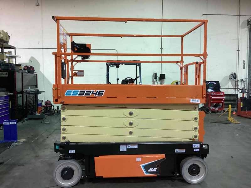 JLG ES3246 Scissor Lift forklift, 705 capacity, 384 lift height. Serial M200066717, Year 2022.