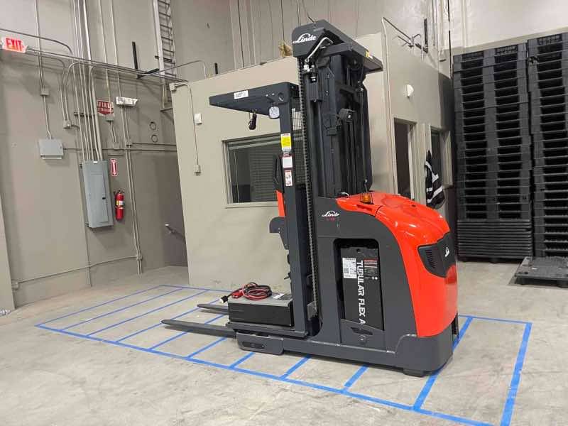 LINDE V15P_5215 Electric Order Picker forklift, 3000 capacity, 240 lift height. Serial C25215Y00457, Year 2021.