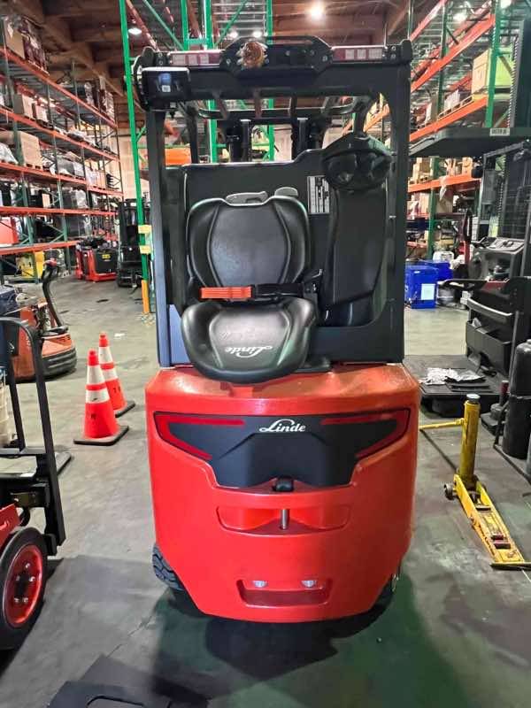 LINDE E25C_1347-FT Electric Sit Down 4 Wheel forklift, 5000 capacity, 204 lift height. Serial A11347L00115, Year 2022.