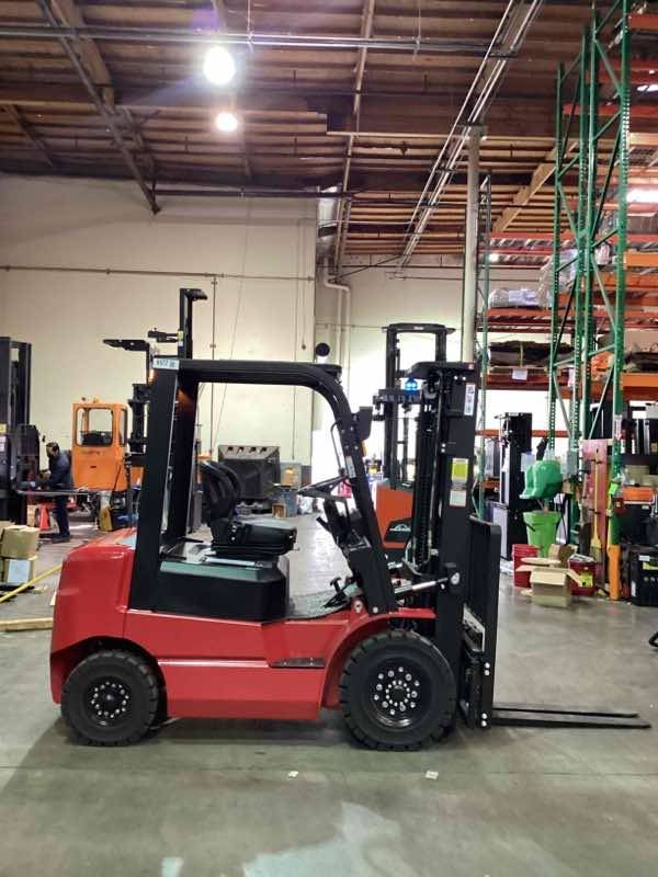 BIG JOE LPE-50_80V Lithium Electric Pneumatic forklift, 5000 capacity, 189 lift height. Serial 2311800577, Year 2022.
