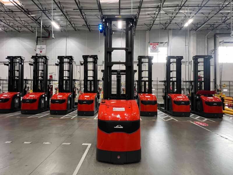 LINDE V15P_5215-WG Electric Order Picker forklift, 3000 capacity, 350 lift height. Serial C25215Y00301, Year 2021.