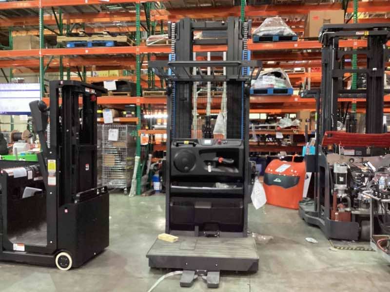 LINDE V15P_5215 Electric Order Picker forklift, 3000 capacity, 266 lift height. Serial C25215L00052, Year 2022.