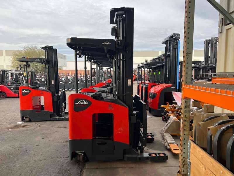 LINDE R17SX_5195 Stand Up Reach forklift, 3500 capacity, 270 lift height. Serial C25195L00104, Year 2022.