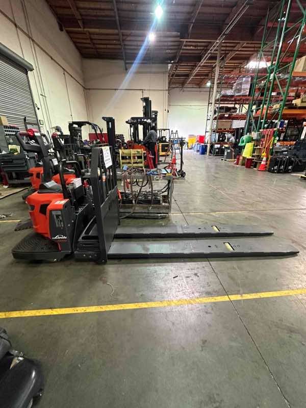 LINDE EWR40_1101-02-27X96-PS Double Rider Jack forklift, 4000 capacity, 7.75 lift height. Serial A11101L00586, Year 2022.