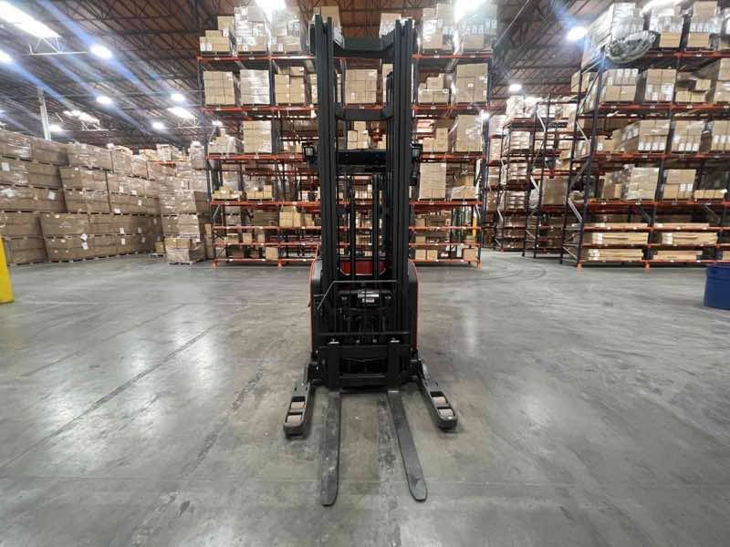 LINDE R17SX_5195 Stand Up Reach forklift, 3500 capacity, 300 lift height. Serial C25195L00191, Year 2022.