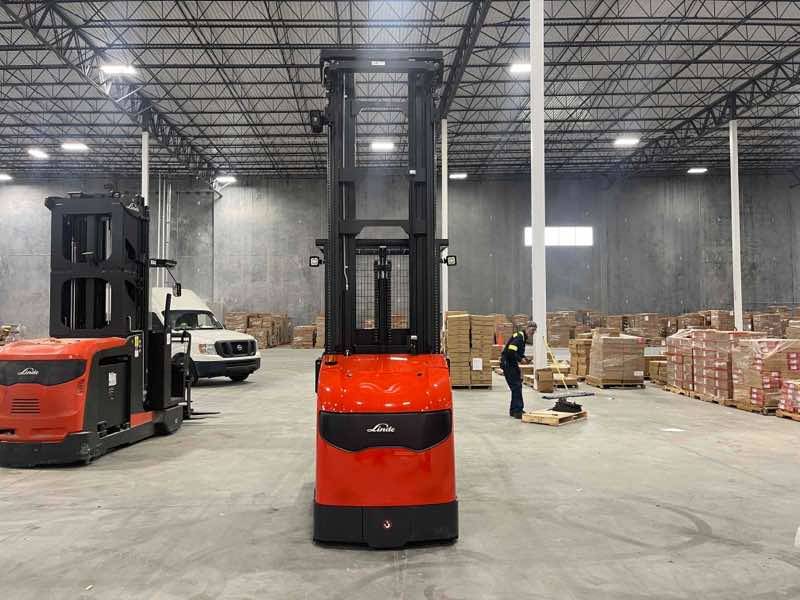 LINDE V15P_5215-WG Electric Order Picker forklift, 3000 capacity, 350 lift height. Serial A11355M00026, Year 2023.
