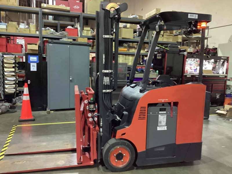 LINDE E18S_1346-20 Electric Stand Up Counterbalance forklift, 3500 capacity, 207 lift height. Serial A11346L00092, Year 2022.