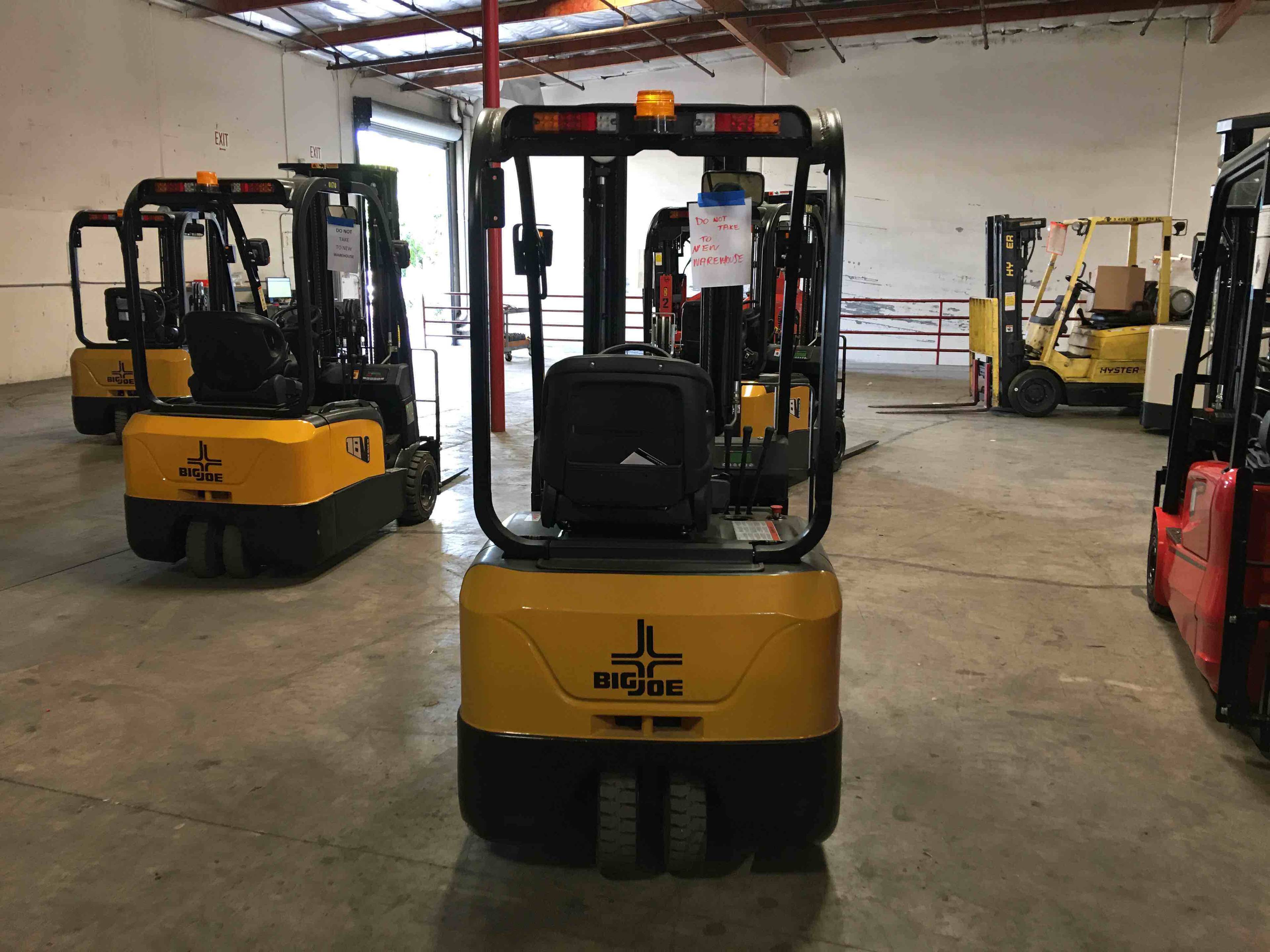 BIG JOE V15-197 Electric Sit Down 3 Wheel forklift, 3000 capacity, 197 lift height. Serial 2281700139, Year 2019.