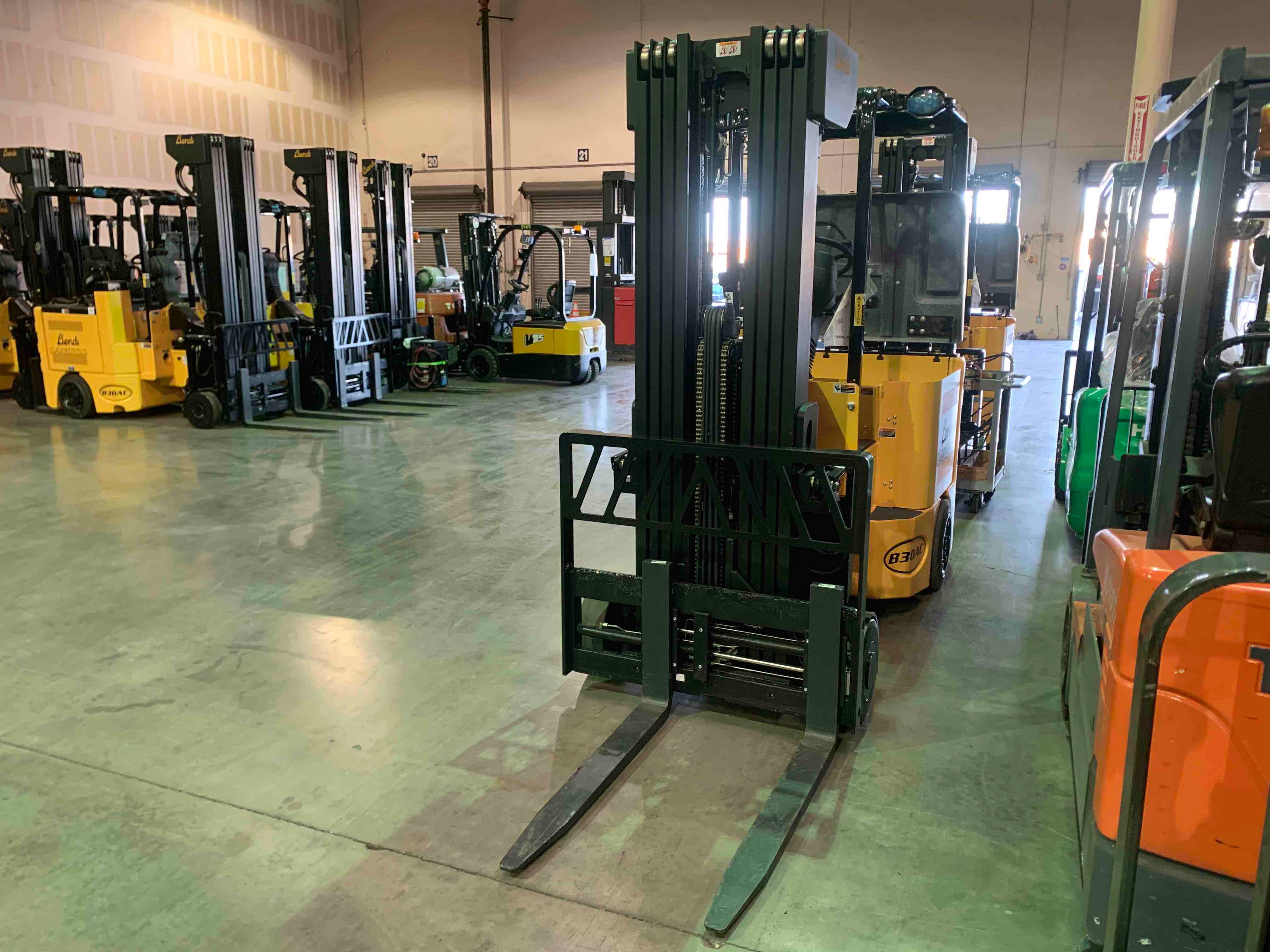 BENDI B30AC VNA forklift, 3000 capacity, 258 lift height. Serial 2002B-12323, Year 2021.