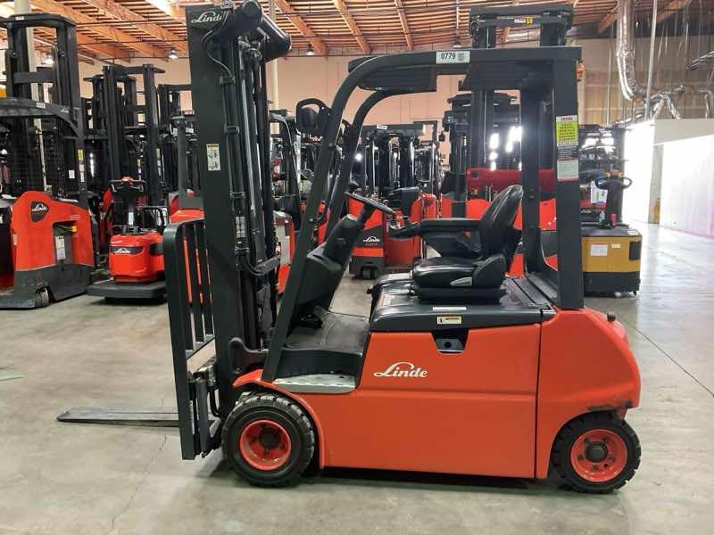 LINDE E204WP_346-20 Electric Sit Down 4 Wheel forklift, 4000 capacity, 209 lift height. Serial A1Y346L00779, Year 2022.