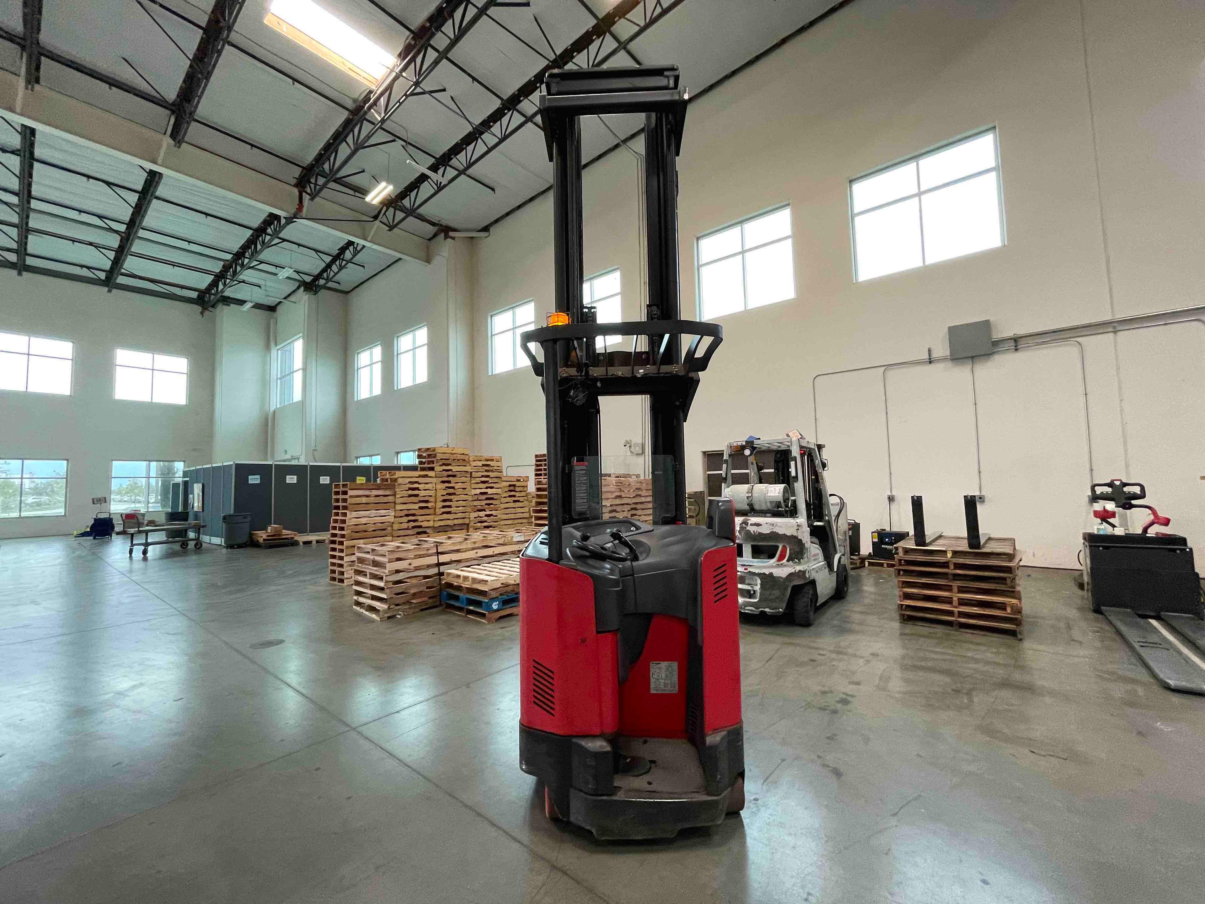 Used 2014 RAYMOND 752-R45TT Forklift – Stand Up Reach, 4000 lb Capacity, 174” Mast, 20609 Hours – $22500.00 – Anaheim  – View 2