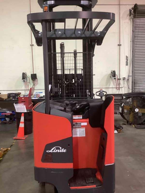 LINDE R15SXD_5195 Stand Up Double Reach forklift, 3000 capacity, 270 lift height. Serial C25195Y00340, Year 2022.