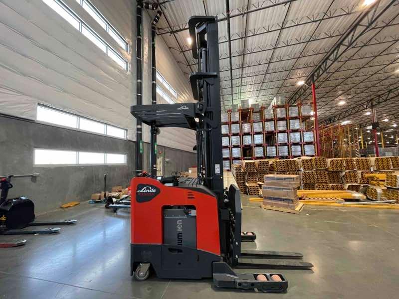 Used 2022 LINDE R22SX_5195 Forklift – Stand Up Reach, 4500 lb Capacity, 149” Mast, 3055 Hours – $34500.00 – Phoenix  – View 1
